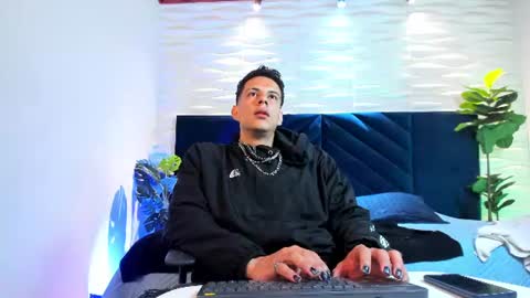 Snapshot of dustin_sonne chatting on June 2026 03:31:02 AM Dustin Sonne online show from June 2026 03:31:02 AM
