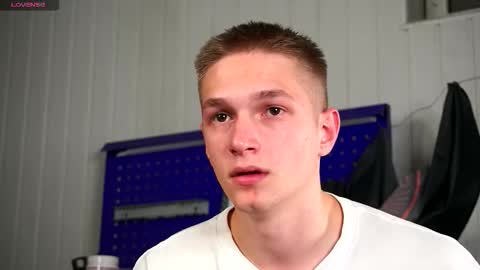 Dustyn online show from October 2025 05:02:02 PM