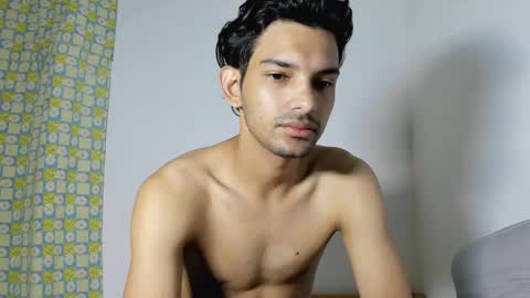 Snapshot of dylan_hoot chatting on September 2025 09:58:01 PM Dylan online show from September 2025 09:58:01 PM