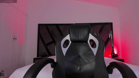 dylanroyce_ online show from April 2026 12:39:02 PM