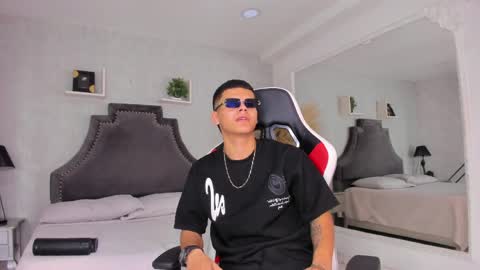 dylanroyce_ online show from June 2026 02:33:01 PM