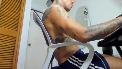 Snapshot of dylanstonne1 chatting on December 2024 09:05:02 PM D Y L A N online show from December 2024 09:05:02 PM
