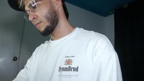 Snapshot of dylanxfun chatting on June 2026 06:40:01 AM dylanxfun online show from June 2026 06:40:01 AM