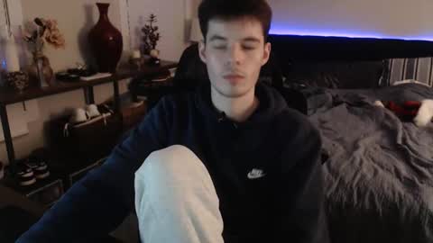 Snapshot of ealexk chatting on December 2025 01:33:02 AM Alex online show from December 2025 01:33:02 AM