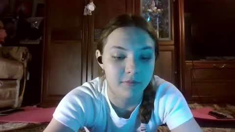 Yuni online show from February 2026 07:04:01 PM