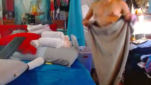 eastbayboy57 online show from January 2026 03:49:02 PM