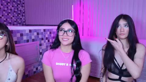 Snapshot of eazinitylive chatting on May 2026 08:11:02 AM online show from May 2026 08:11:02 AM