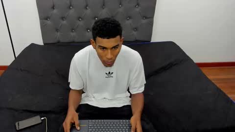 ebons_sexy online show from December 2024 11:04:01 PM