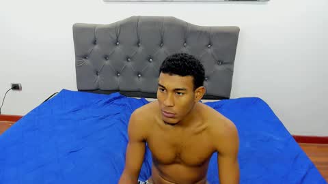 ebons_sexy online show from December 2024 01:25:01 AM