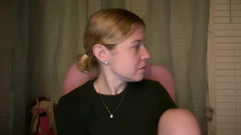 Snapshot of ebony8ivory chatting on April 2026 01:31:02 AM americnbarbie online show from April 2026 01:31:02 AM