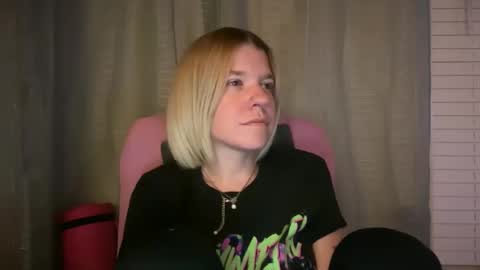 Snapshot of ebony8ivory chatting on May 2026 05:01:02 AM americnbarbie online show from May 2026 05:01:02 AM