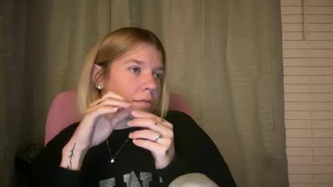Snapshot of ebony8ivory chatting on May 2026 01:12:02 AM americnbarbie online show from May 2026 01:12:02 AM