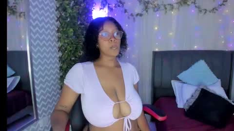 Snapshot of ebony_colombian chatting on December 2024 12:44:01 AM Andrea online show from December 2024 12:44:01 AM