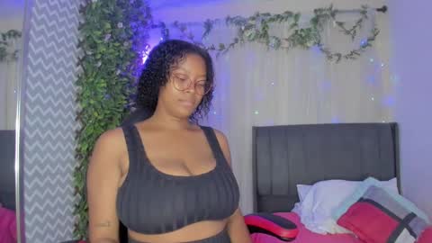 Snapshot of ebony_colombian chatting on January 2025 12:45:01 AM Andrea online show from January 2025 12:45:01 AM