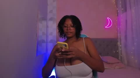 Snapshot of ebony_colombian chatting on January 2025 11:40:01 PM Andrea online show from January 2025 11:40:01 PM