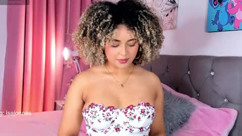 Snapshot of ebony_curly2 chatting on April 2026 06:05:02 PM isa online show from April 2026 06:05:02 PM