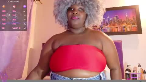 Snapshot of ebony_neighbormoans chatting on June 2026 03:00:01 AM LINA online show from June 2026 03:00:01 AM