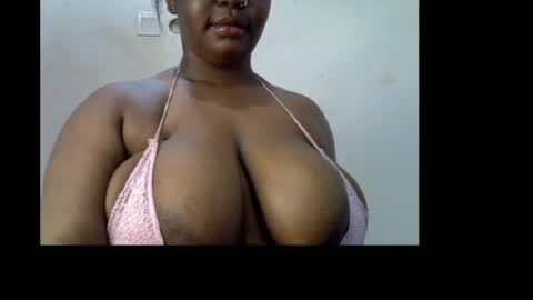 Snapshot of ebony_plumx12 chatting on April 2026 07:28:02 AM Prisy online show from April 2026 07:28:02 AM