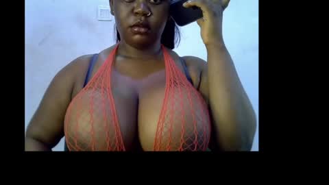Snapshot of ebony_plumx12 chatting on May 2026 08:00:01 AM Prisy online show from May 2026 08:00:01 AM
