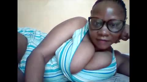 Snapshot of ebonybussy chatting on June 2026 07:42:02 AM MAMITO online show from June 2026 07:42:02 AM