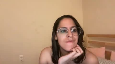 Snapshot of edelia_princess chatting on May 2026 05:03:01 AM edelia online show from May 2026 05:03:01 AM