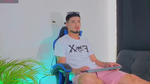 Edward Ross online show from November 2025 08:33:02 PM