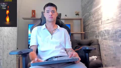 Snapshot of edwardross_ chatting on June 2026 07:04:01 PM Edward Ross online show from June 2026 07:04:01 PM
