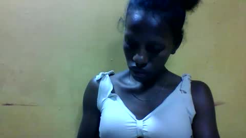 Snapshot of edwige770943 chatting on April 2026 06:31:02 PM edwige770943 online show from April 2026 06:31:02 PM