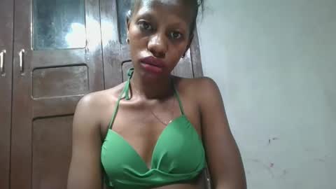 Snapshot of edwige770943 chatting on May 2026 05:01:02 AM edwige770943 online show from May 2026 05:01:02 AM