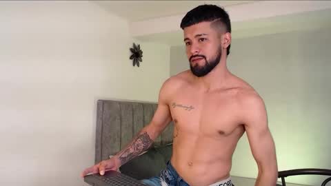 eevil_boys_77 online show from October 2025 11:21:01 AM