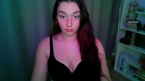 Snapshot of effie_balconii chatting on September 2025 02:38:02 PM effie_balconii online show from September 2025 02:38:02 PM