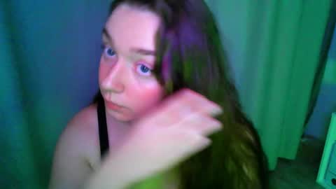 Snapshot of effie_balconii chatting on September 2025 04:31:02 PM effie_balconii online show from September 2025 04:31:02 PM