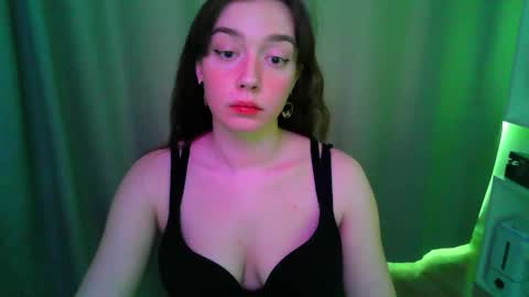 Snapshot of effie_balconii chatting on May 2026 12:00:01 PM effie_balconii online show from May 2026 12:00:01 PM