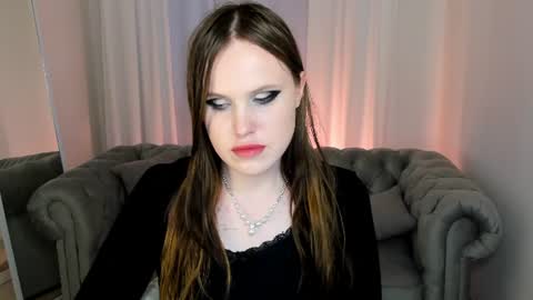 Snapshot of effiemur chatting on July 2026 04:19:01 AM Effie Mur online show from July 2026 04:19:01 AM