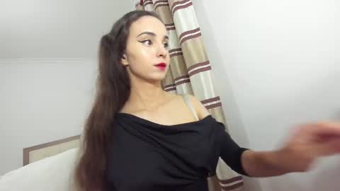 Snapshot of ehotlovea chatting on June 2026 05:05:01 AM Erik and Alice online show from June 2026 05:05:01 AM