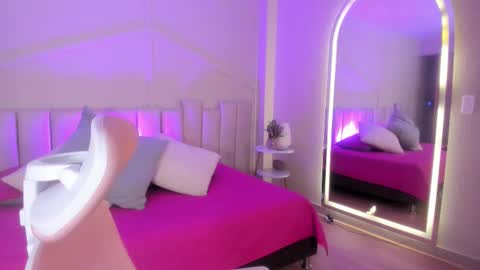 eimmy_bm online show from November 2025 05:39:01 PM