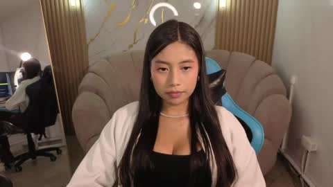 Snapshot of eimy18_b chatting on May 2026 01:05:01 PM eimy18_b online show from May 2026 01:05:01 PM