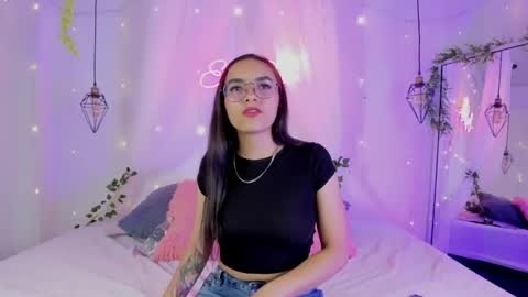 eimy_rosse18 online show from April 2026 01:36:02 PM