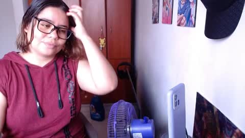 eimy_saenzz online show from April 2026 04:48:01 PM