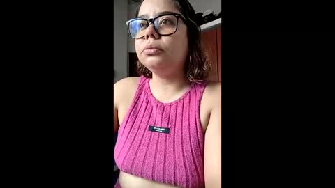 eimy_saenzz online show from April 2026 05:29:01 PM