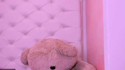 Snapshot of eimy_skinny chatting on May 2026 01:40:01 PM eimy online show from May 2026 01:40:01 PM