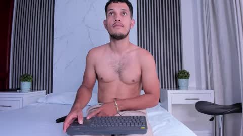 YG COUPLE online show from January 2026 08:22:02 PM