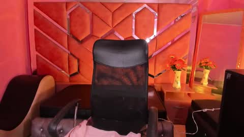 Eimy online show from February 2026 01:25:01 PM