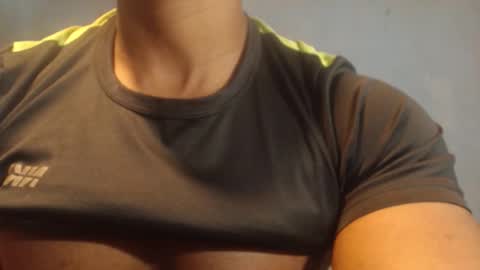 Snapshot of el_vecino_m chatting on January 2026 03:22:02 AM el_vecino_m online show from January 2026 03:22:02 AM