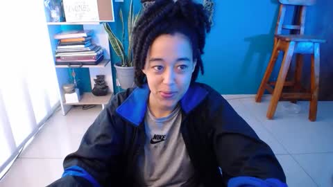 Ela  Help me reach 100 thumbs up online show from November 2025 11:43:02 AM