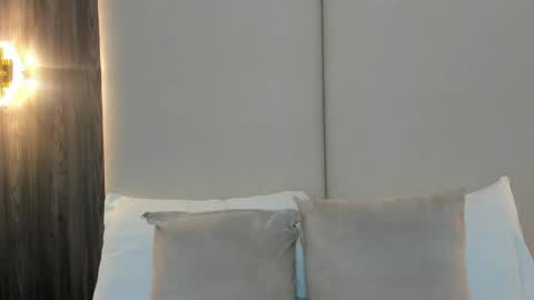 E L A I A online show from March 2026 07:25:01 PM