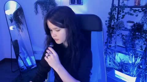 Snapshot of elainebeness chatting on June 2026 10:37:01 PM Your sweet girl online show from June 2026 10:37:01 PM