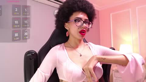 Snapshot of elainelaurent chatting on May 2026 02:50:01 AM ElaineLaurent online show from May 2026 02:50:01 AM
