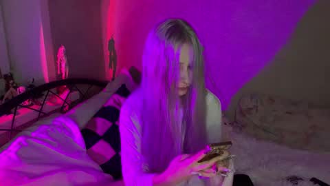 Elain online show from September 2025 10:10:02 PM