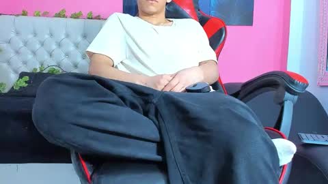 Elan Giralon online show from November 2025 11:14:02 PM